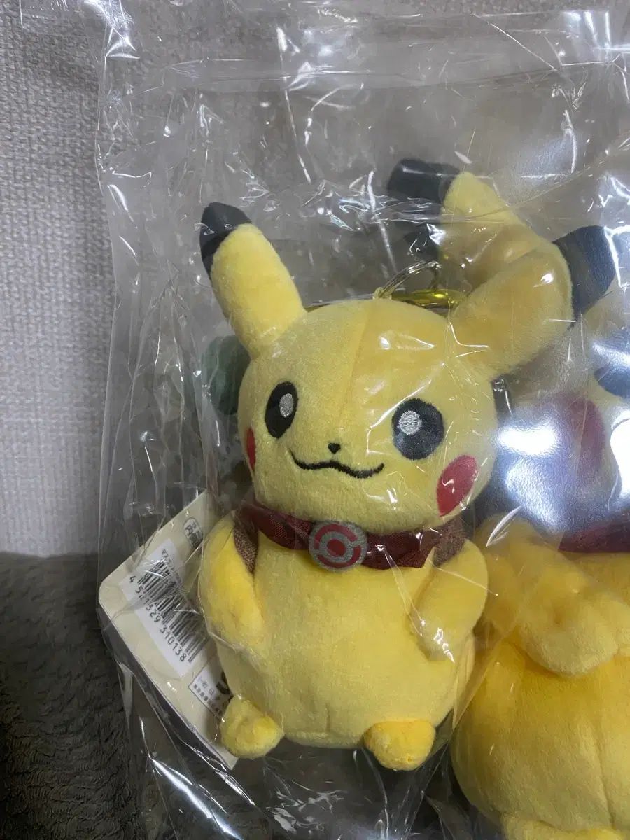 ポケットモンスター ピカチュウ 中型 キーホルダー ぬいぐるみ セット ジョジョの奇妙な冒険 アドベンチャー