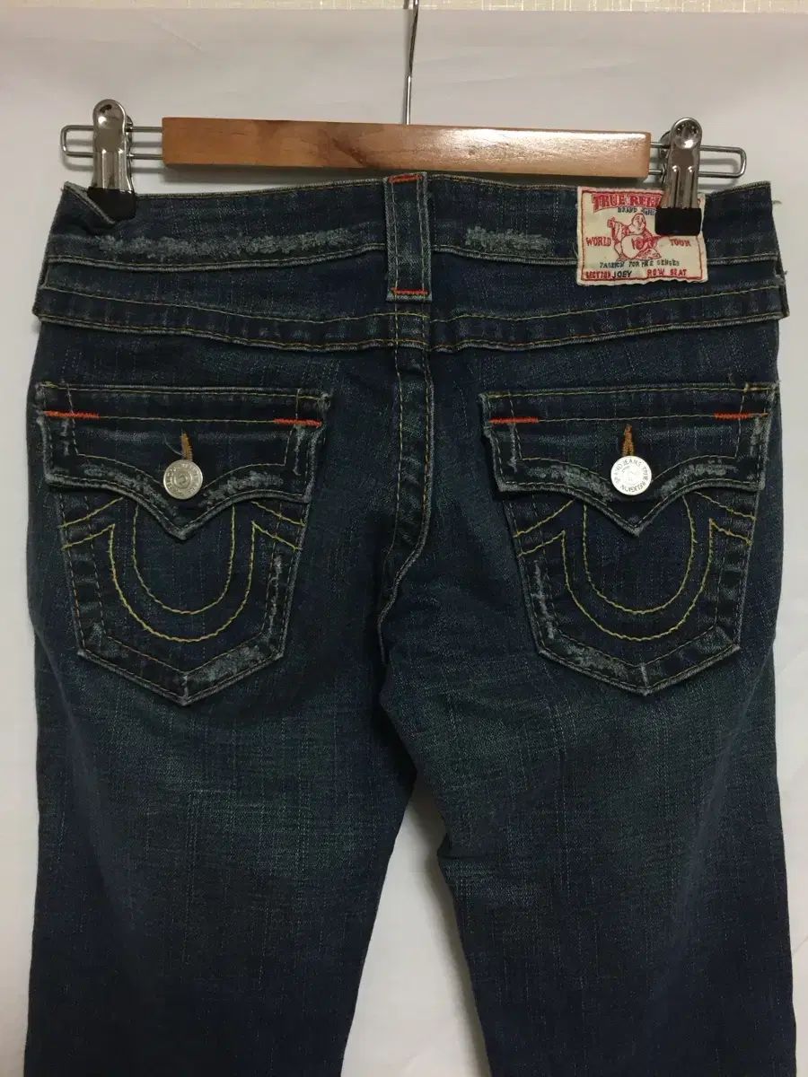 [タグ付き]トゥルーレリジョン　デニム　ローライズ　幅広　ブーツカット　31 TRUE RELIGION（トゥルーレリジョン） レディース ブーツカット デニム