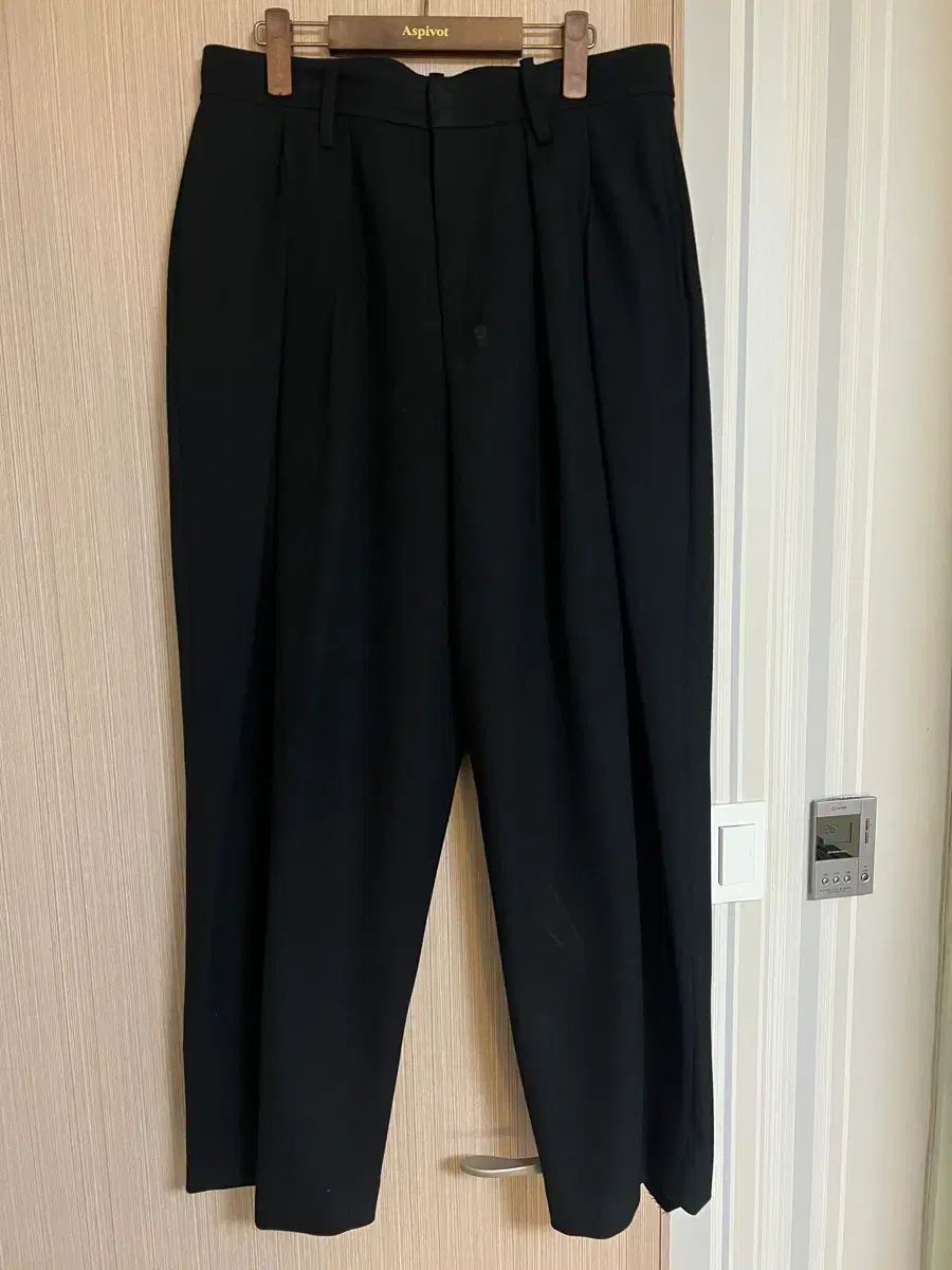 L エスパイ 벗 マキシマル ドレーパリー インバーテッド タック ワイド スラックス ブラック