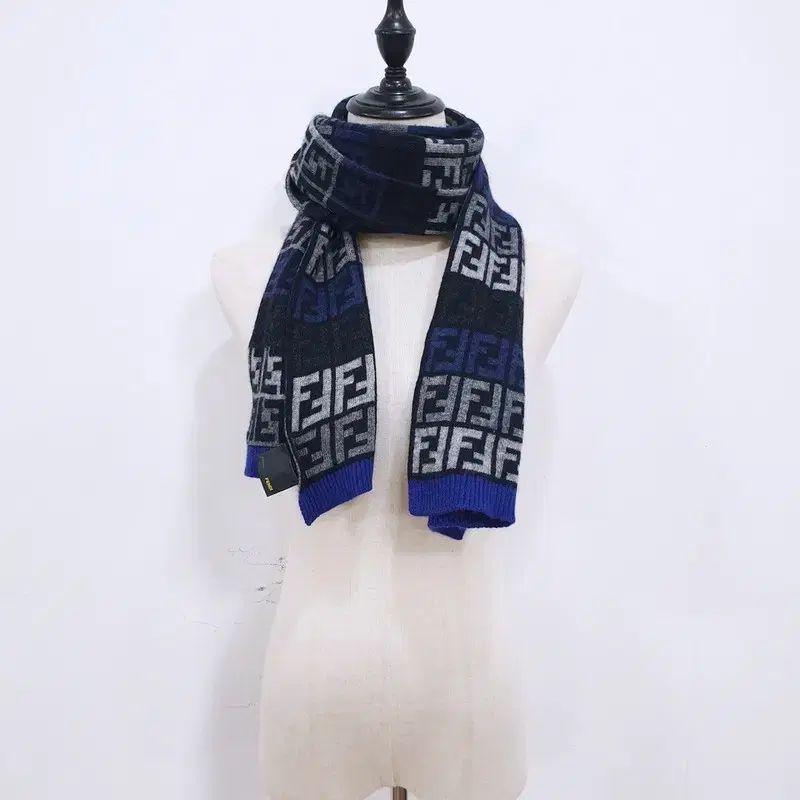 FENDI リバーシブル　マフラー フェンディ リバーシブル FF マフラー - メルカリ