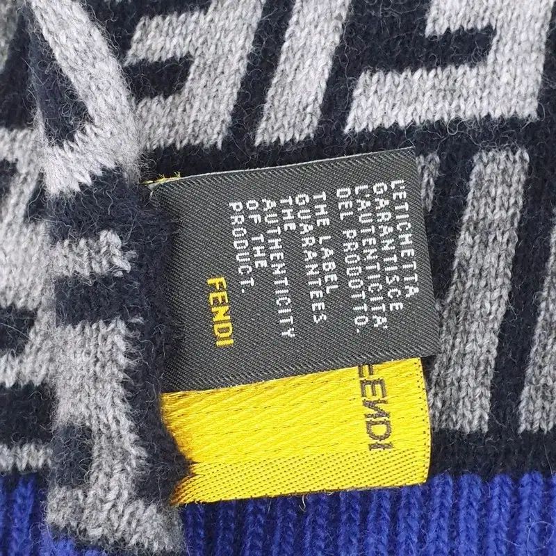 フェンディ リバーシブル FF マフラー - メルカリ