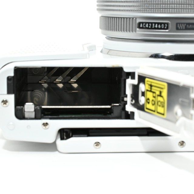 美品＞OLYMPUS PEN Lite E-PL6 EZレンズキット ホワイト｜シャッター数