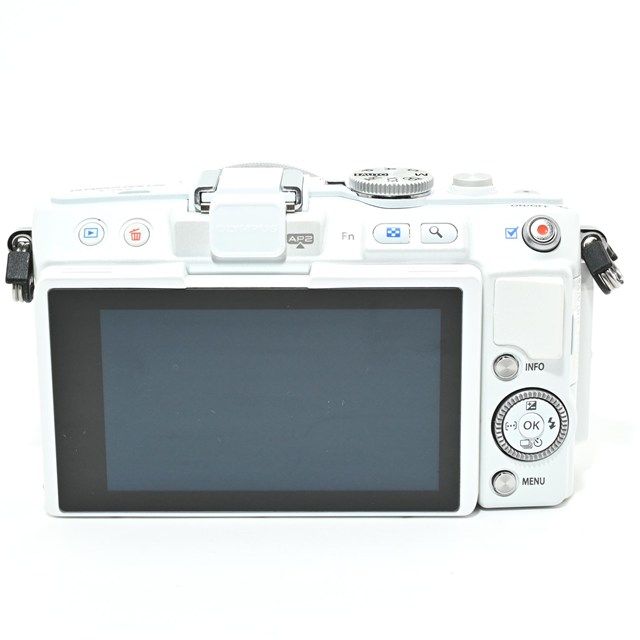 美品＞OLYMPUS PEN Lite E-PL6 EZレンズキット ホワイト｜シャッター数
