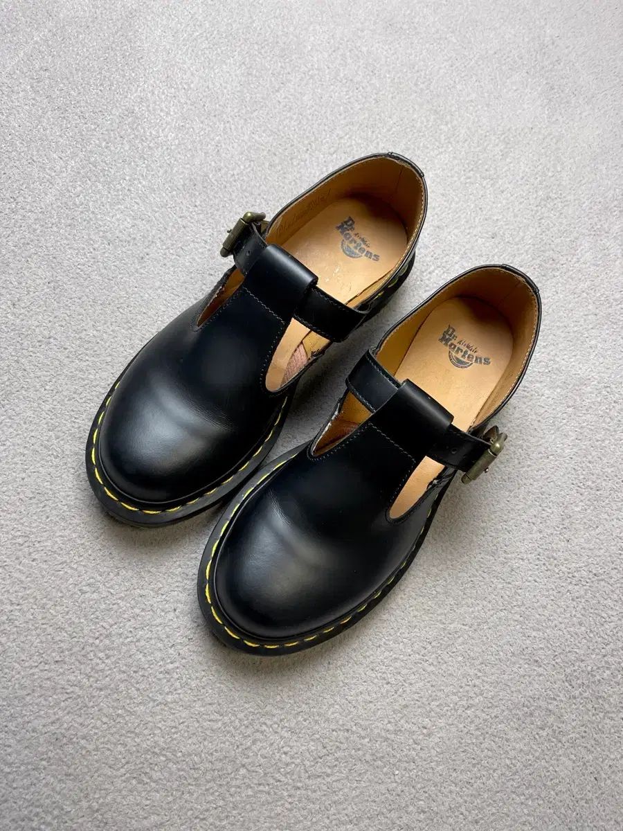 37 DR. MARTENS ドクターマーチン ポリ ローファー-230-235
