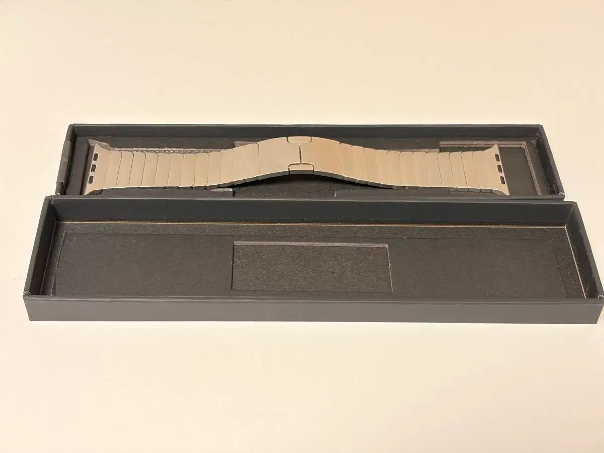 urvoi apple watch リンクブレスレット チタン