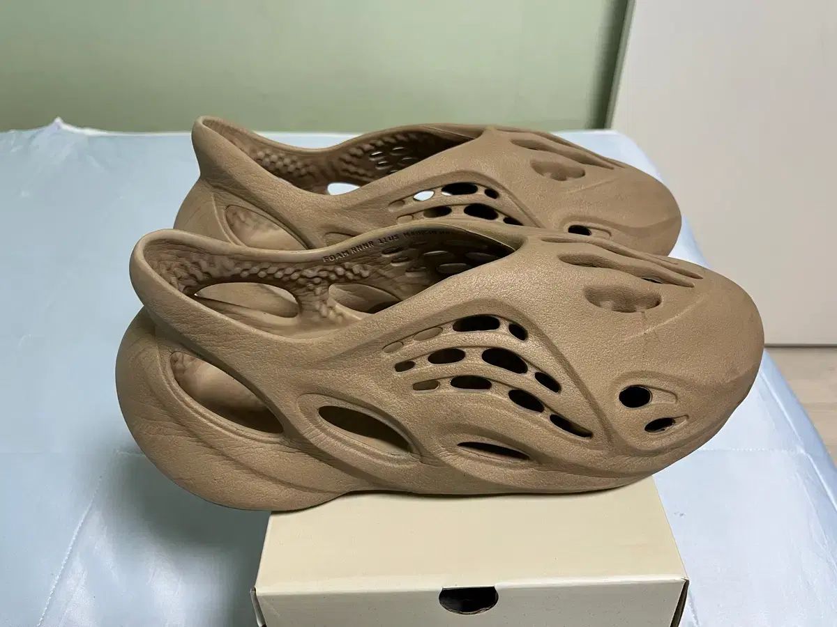 イージー フォームランナー クレイ トープ 295