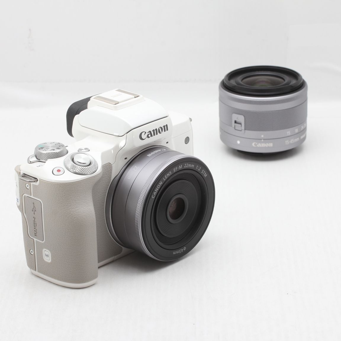 Canon キャノン ミラーレス一眼カメラ EOS Kiss M ダブルレンズキット ホワイト JS 129 00841