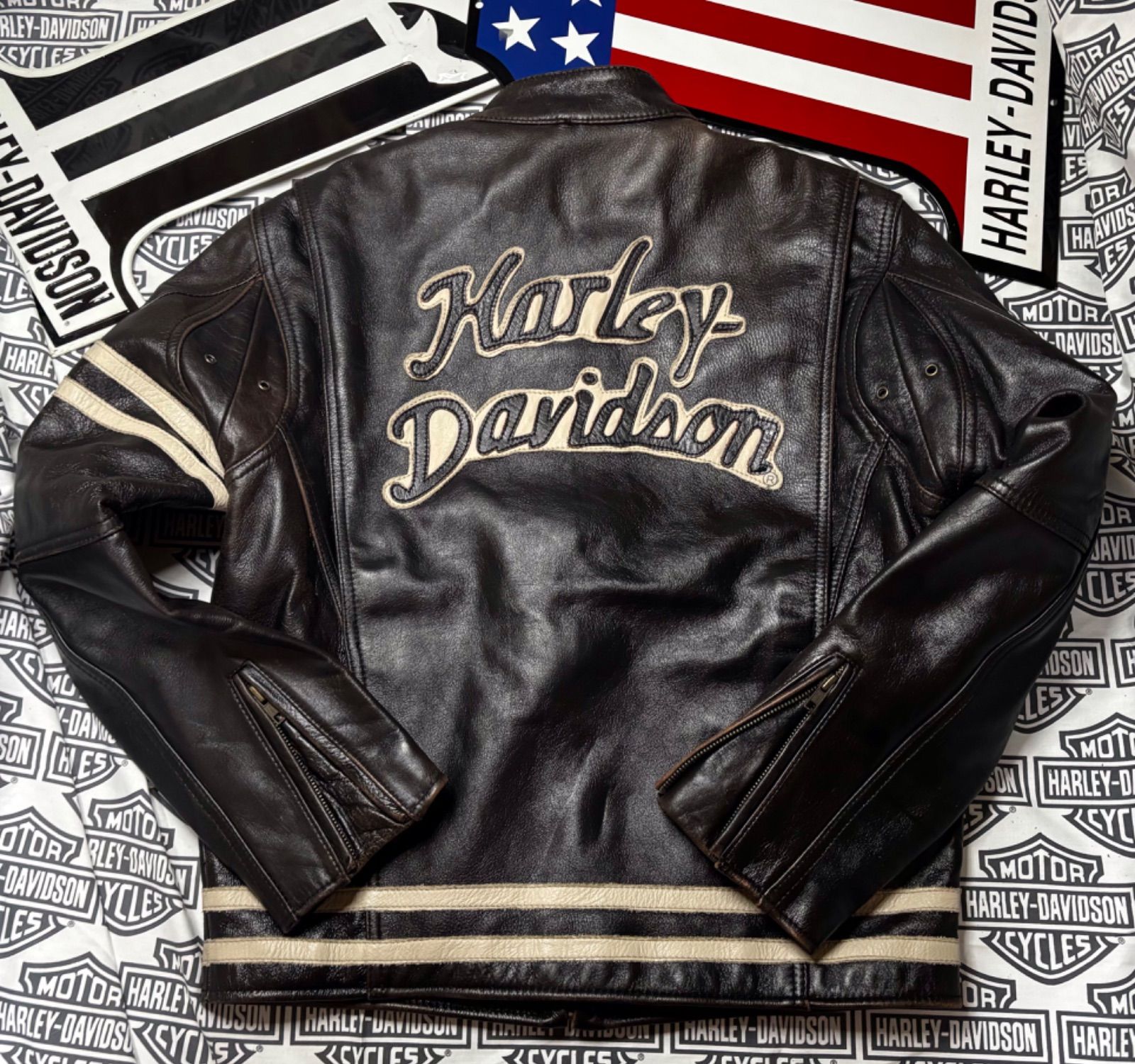 ハーレーダビットソン ⭐️背面大型3D立体本革切り抜きロゴ&ブラック