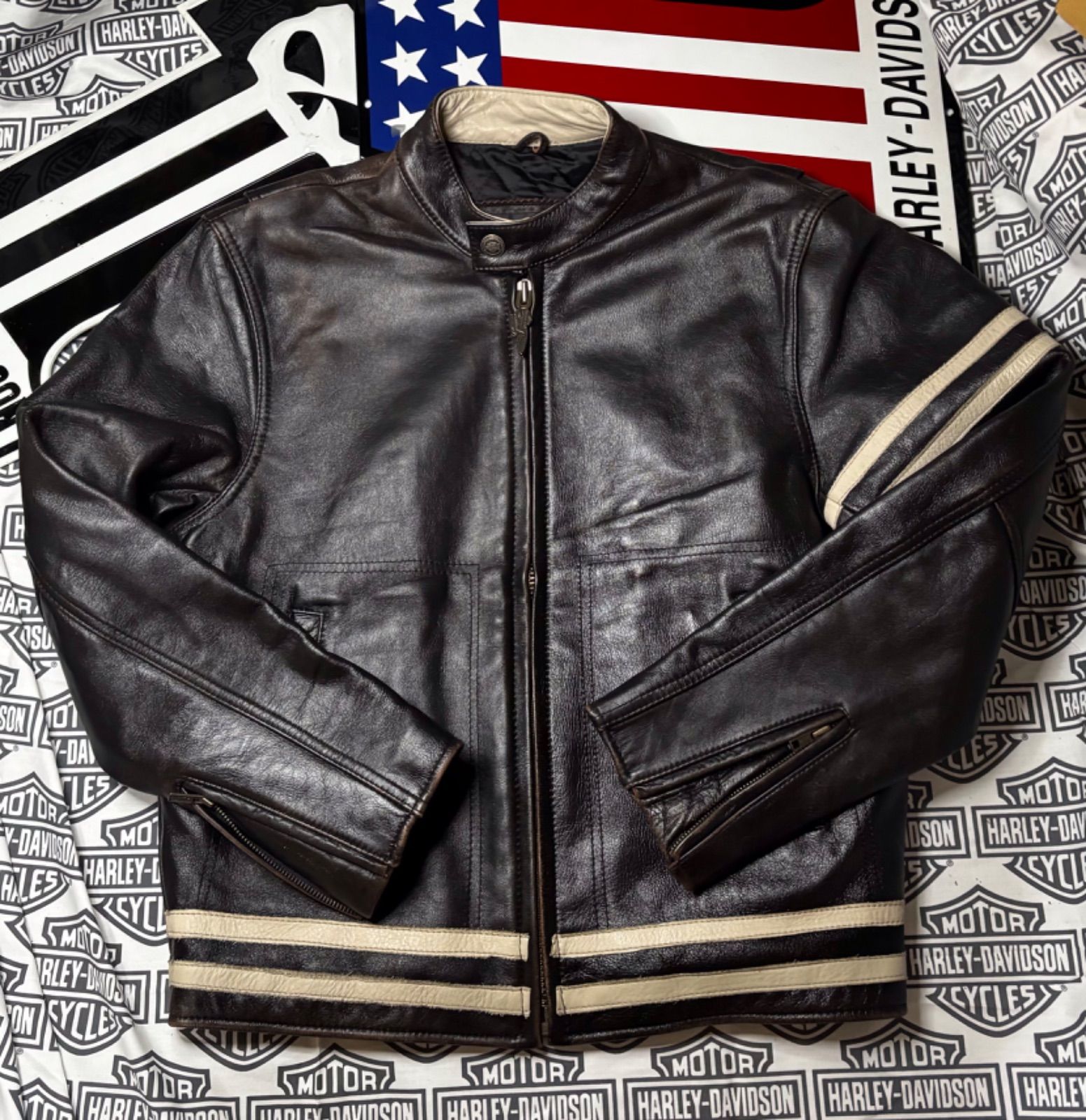 ハーレーダビットソン ⭐️背面大型3D立体本革切り抜きロゴ&ブラック