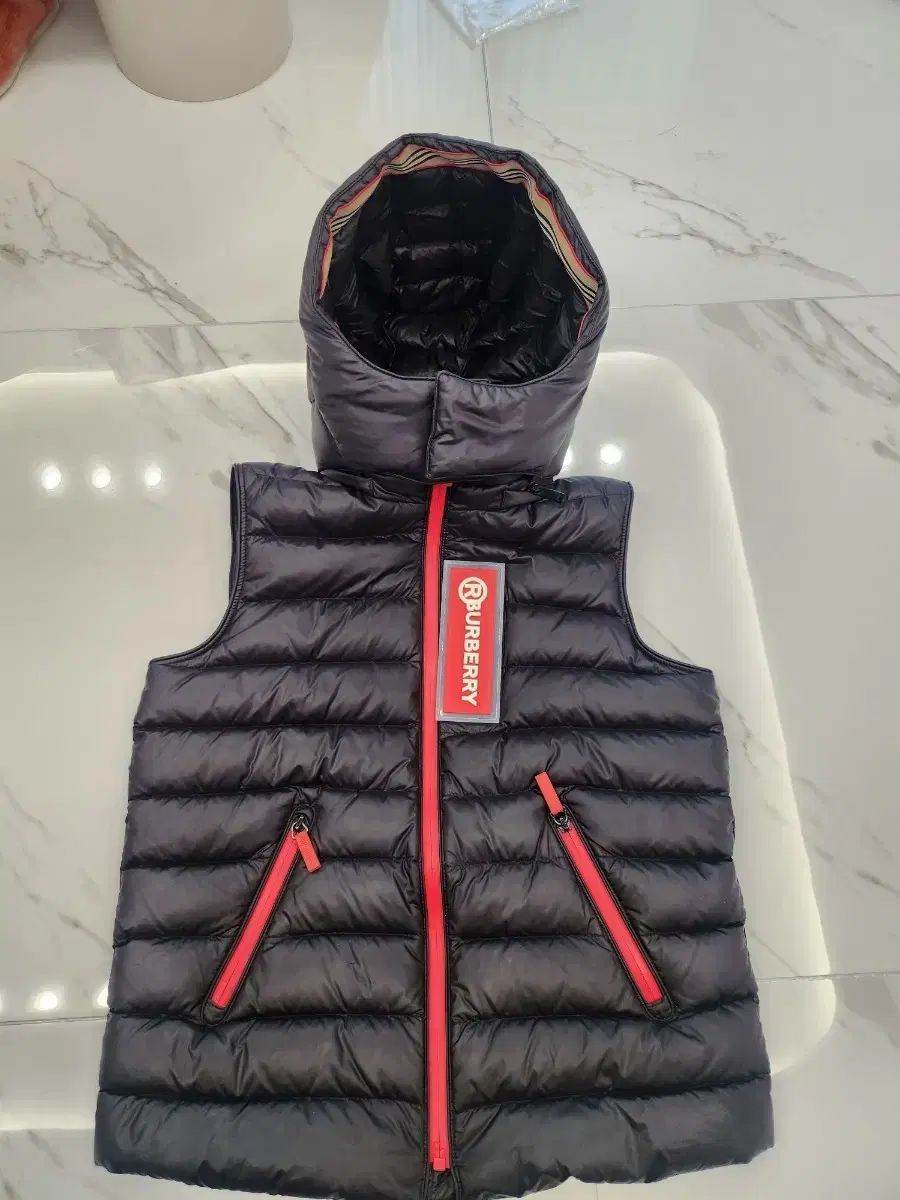 バーバリー キッズ フード ダウン ベスト ブラック 12 Y