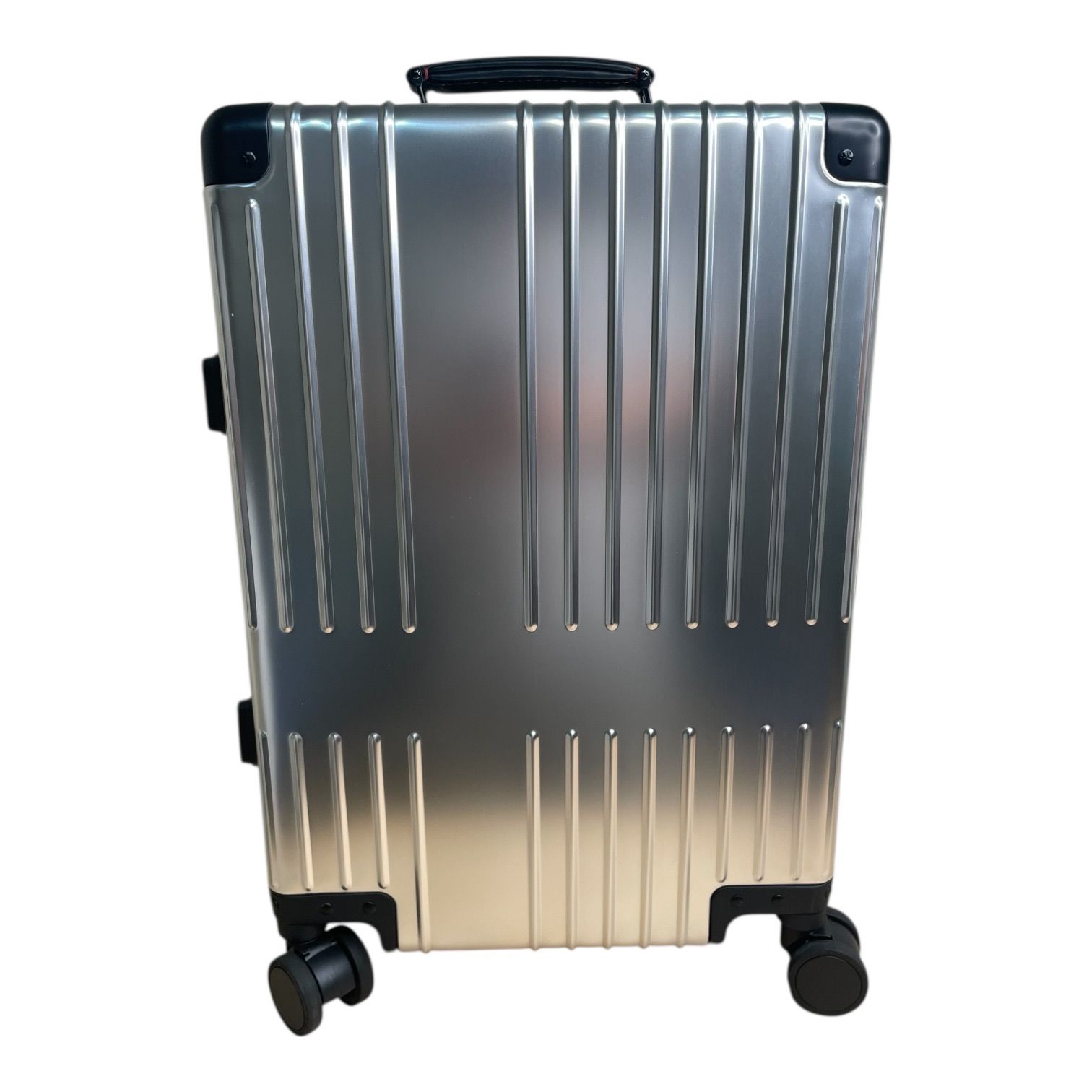 展示未使用品】innovator イノベーター アルミスーツケース INV1811STP