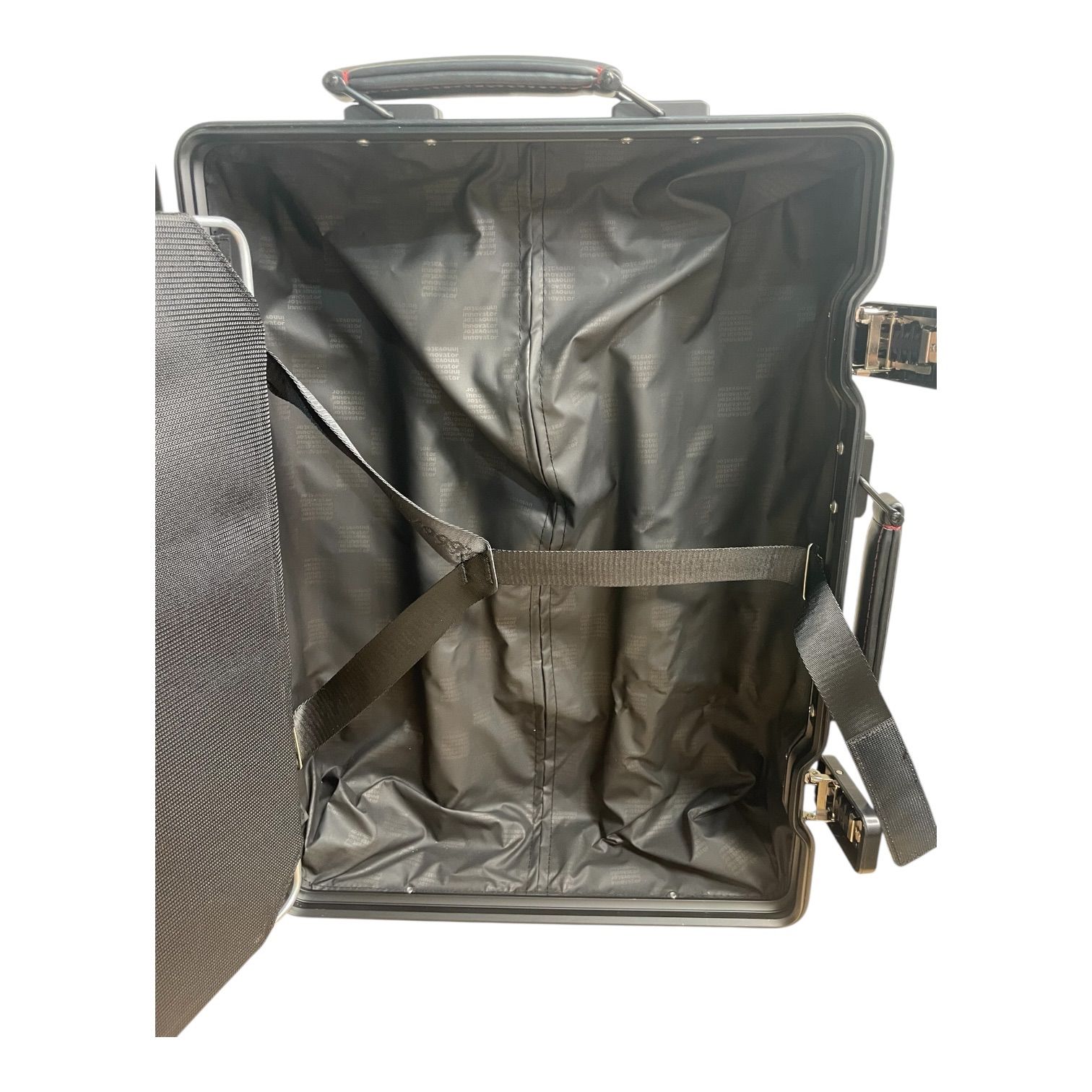 展示未使用品】innovator イノベーター アルミスーツケース INV1811STP