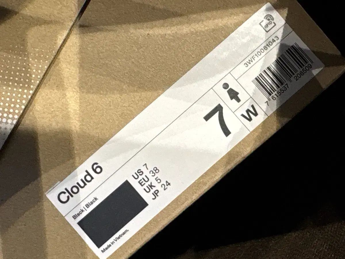 オンラウニング クラウド6 ブラック 240 US 7 EU 38 UK 5 Kream