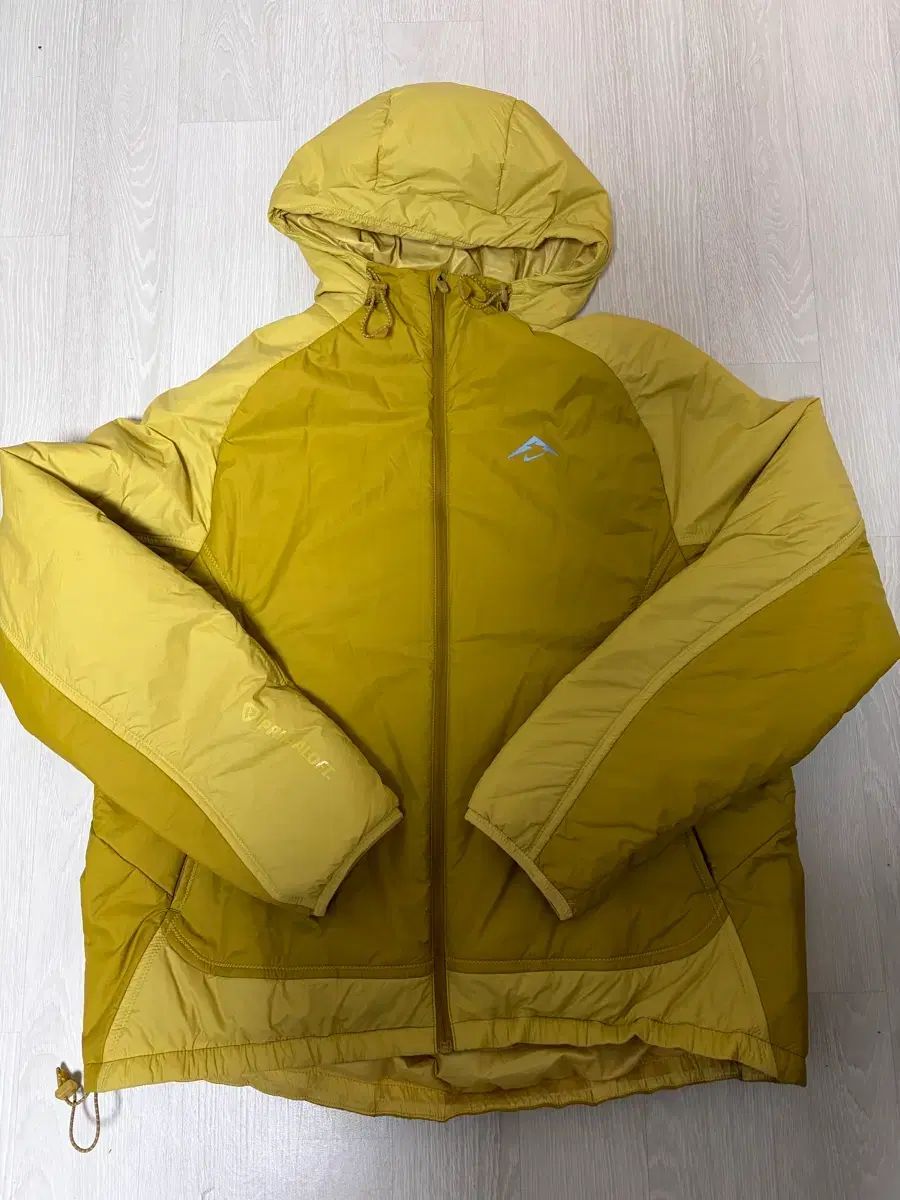 ナイキ トレイル プリマロフト ランニング ジャケット