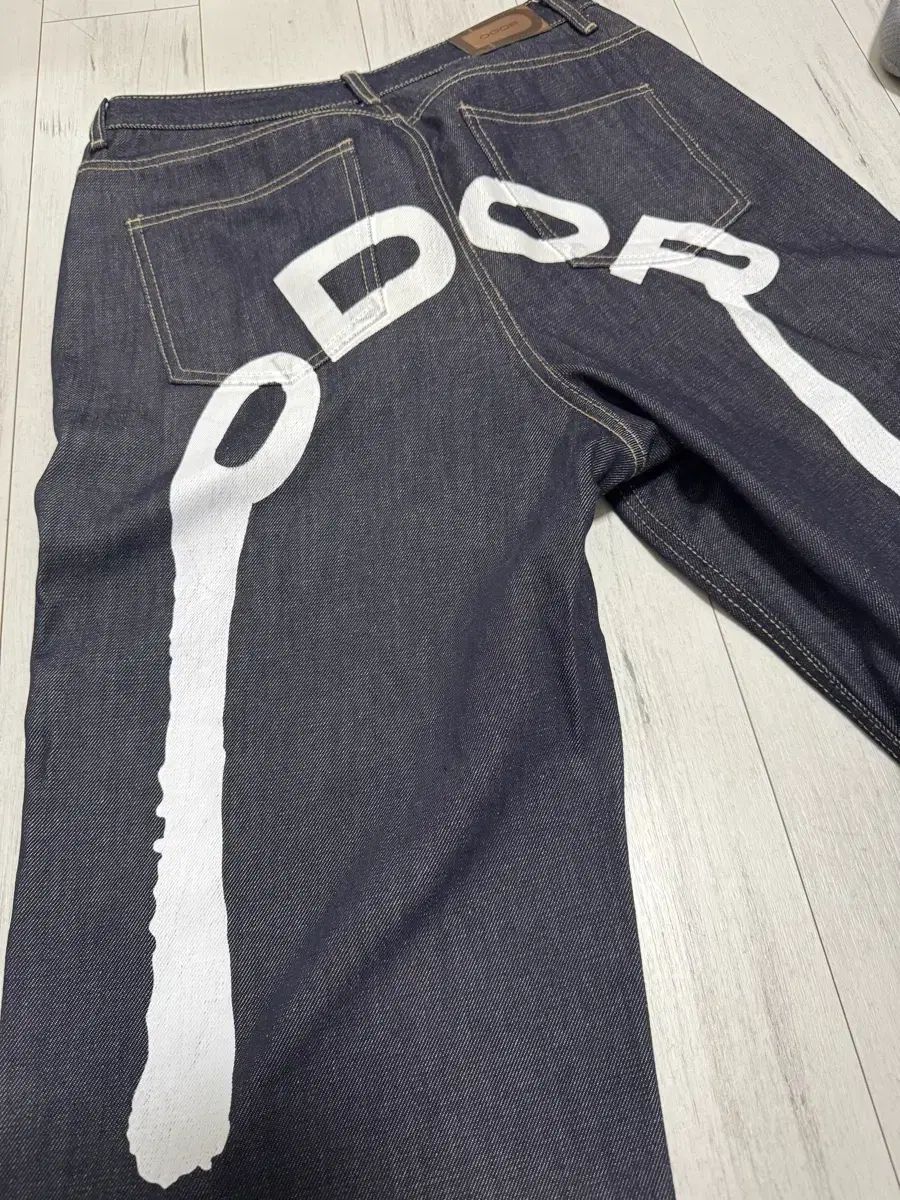ODOR Logo drop denim in white