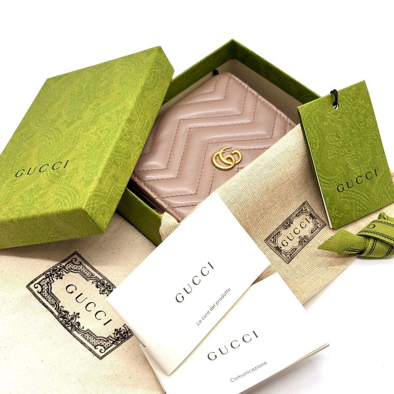 淡色コーデにときめくGG GUCCI グッチ GGマーモント 二つ折り財布 コンパクトウォレット キルティング Vステッチ 完備 ピンクベージュ