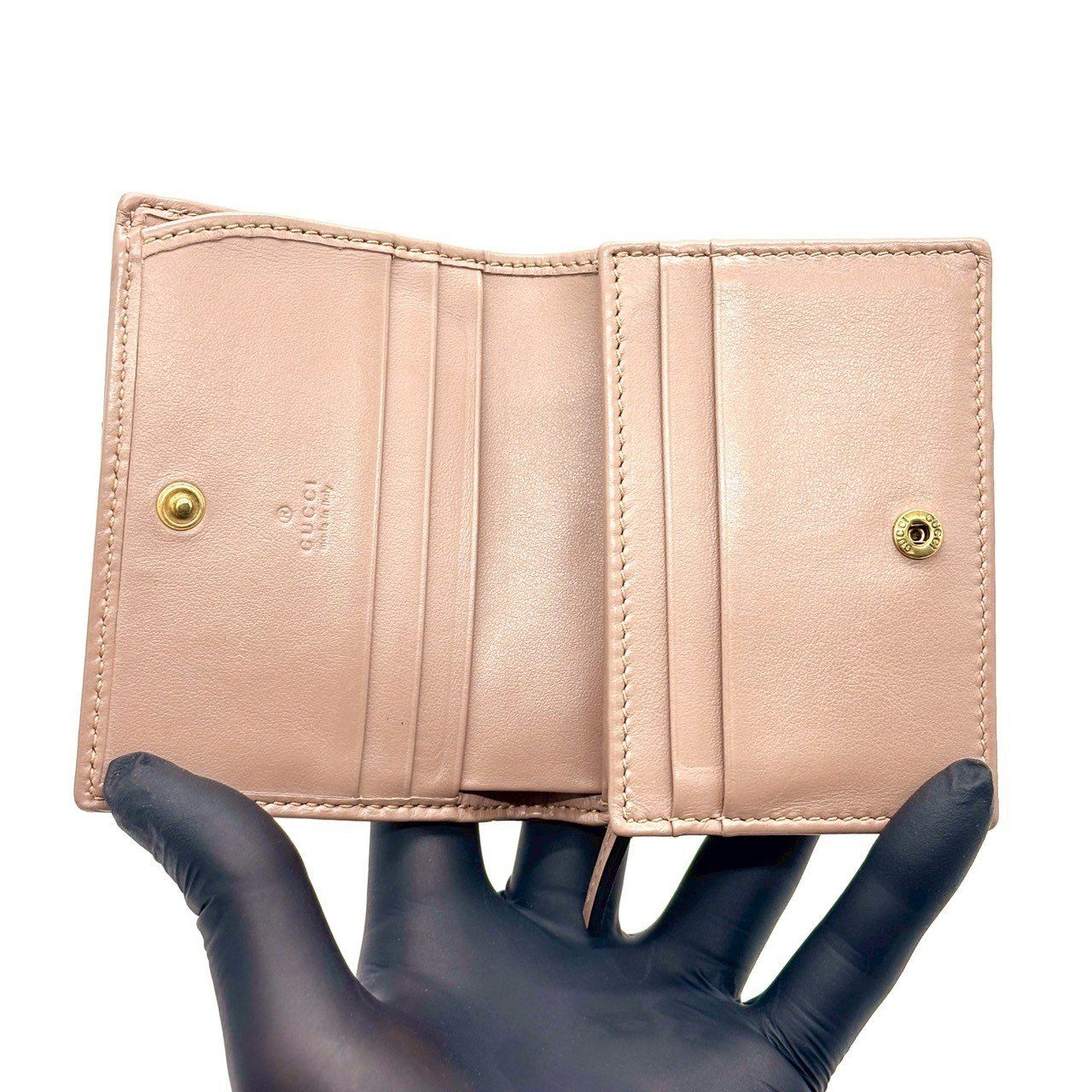 ピンクベージュ