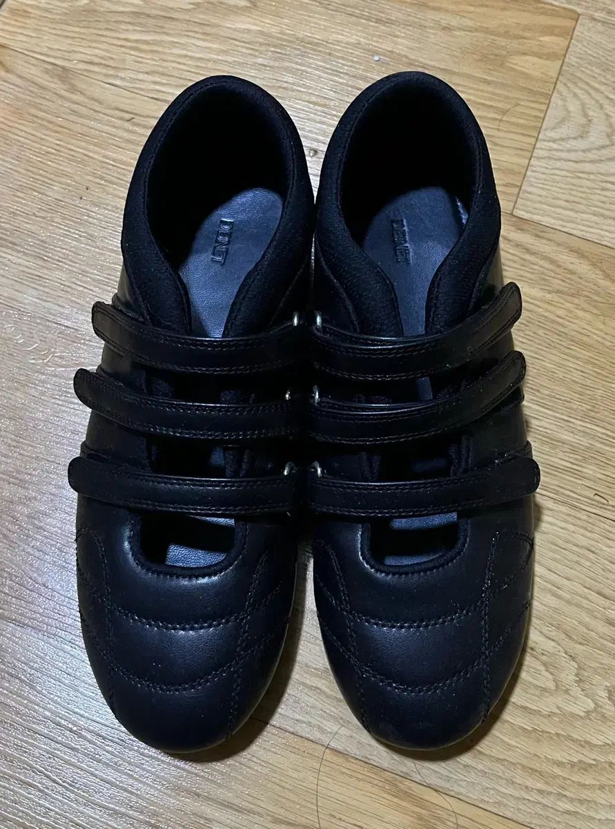 ダイニット ウールもち シューズ ブラック 240