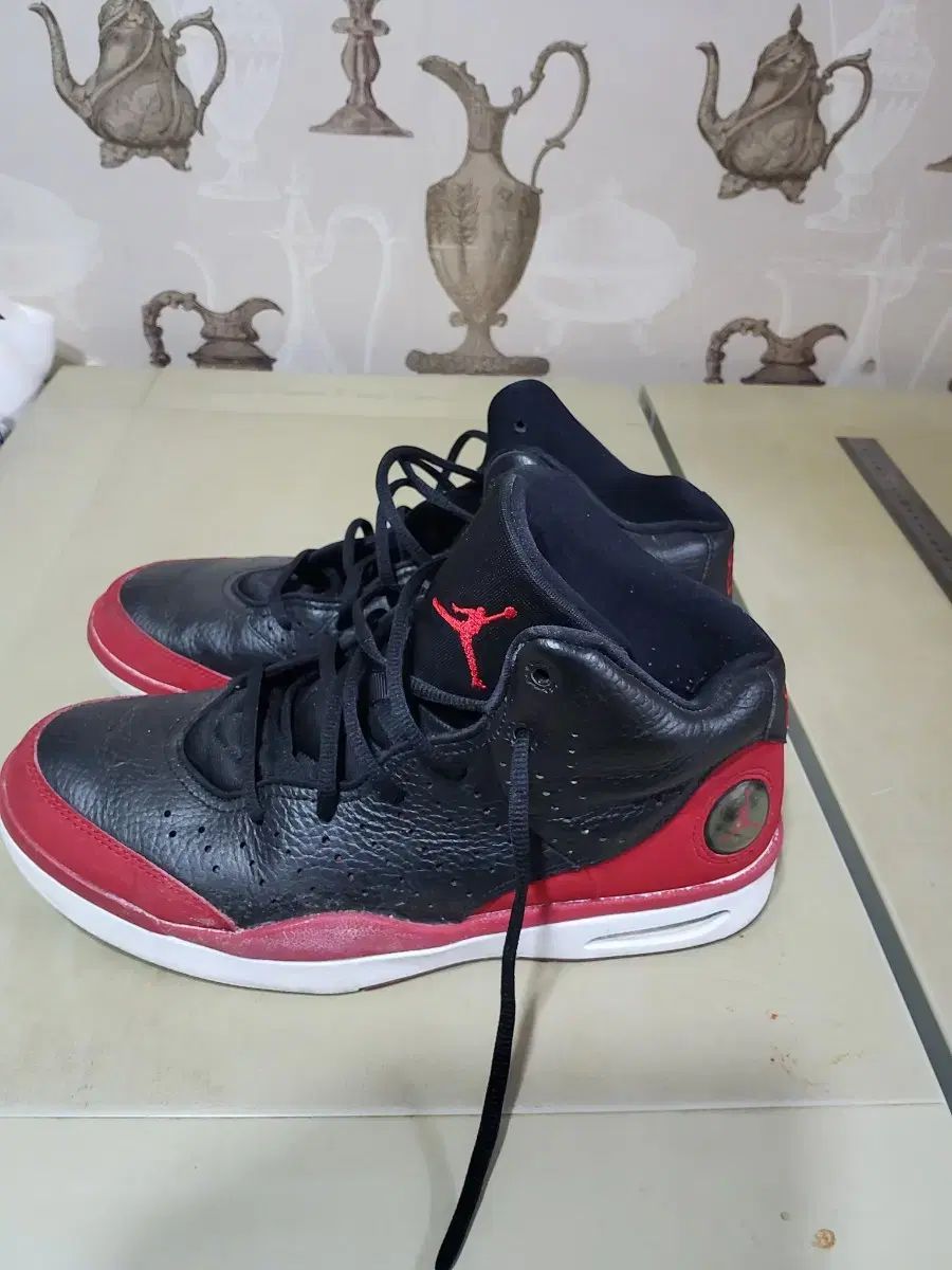 ジョーダン ブラック レッド ハイトップ スニーカー