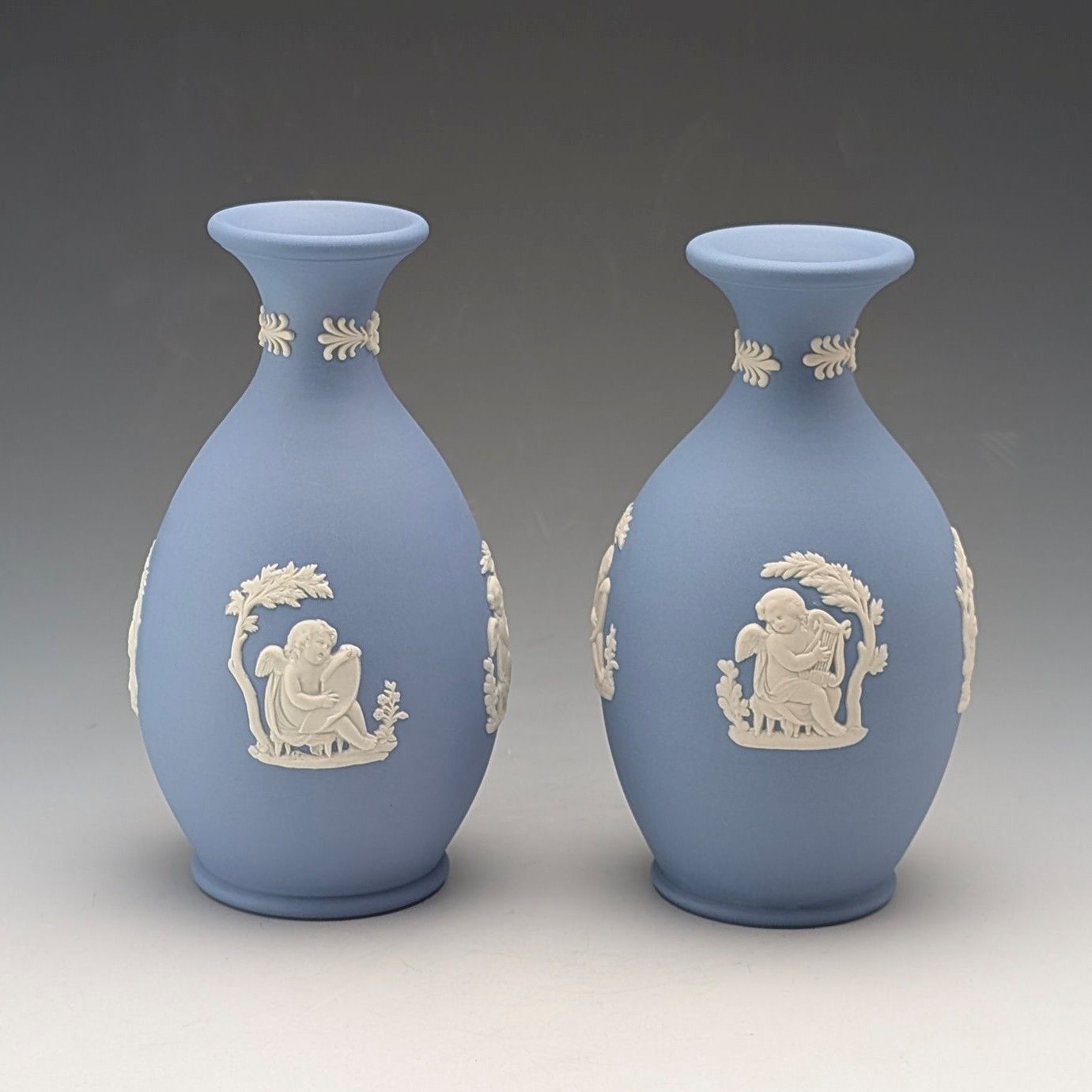 英国ヴィンテージ ウェッジウッド ジャスパーウェア製 一輪挿し花瓶