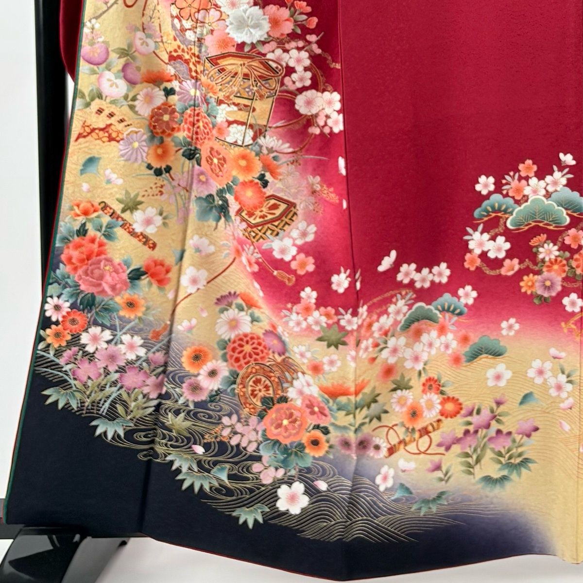 振袖 身丈160.5 cm 裄丈66 M 袷 貝桶 草花 箔 刺繍 赤 正絹 秀品