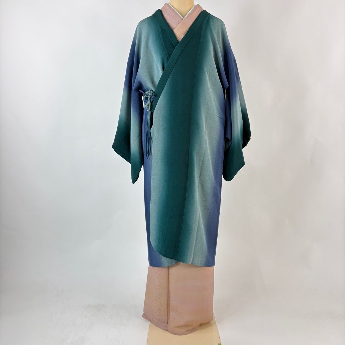 道中着 身丈110 cm 裄丈68.5 L 和装コート着物衿 縦ぼかし 縮緬 緑 正絹 秀品