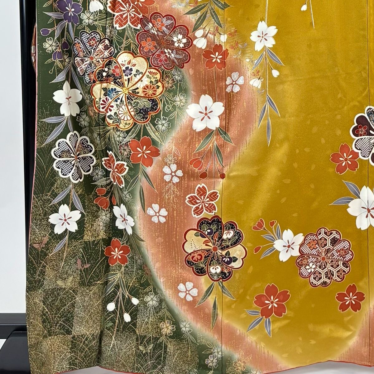 振袖 身丈166.5 cm 裄丈67.5 L 袷 桜 菊 金糸 金銀彩 深緑 正絹 秀品