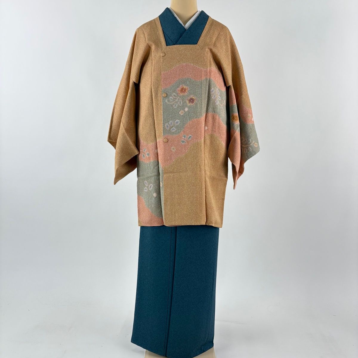 道行 身丈88 cm 裄丈65 M 和装コート 角衿 草花 霞 金彩 薄オレンジ 正絹 秀品