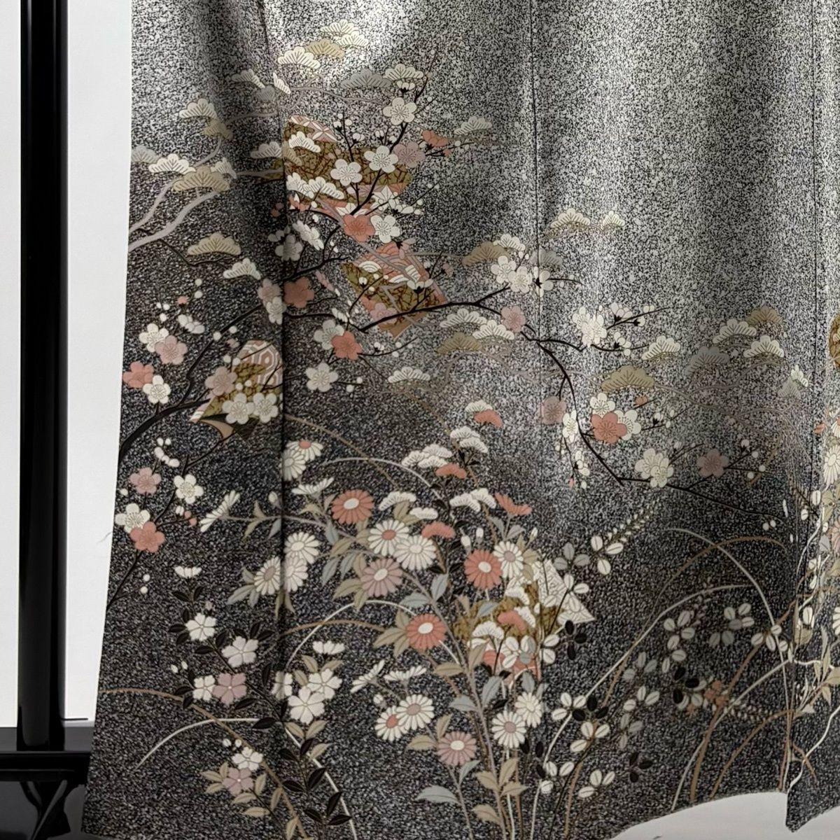 訪問着 身丈163 cm 裄丈65.5 M 袷 松梅 冊子 金彩 ぼかし 灰白 正絹 秀品