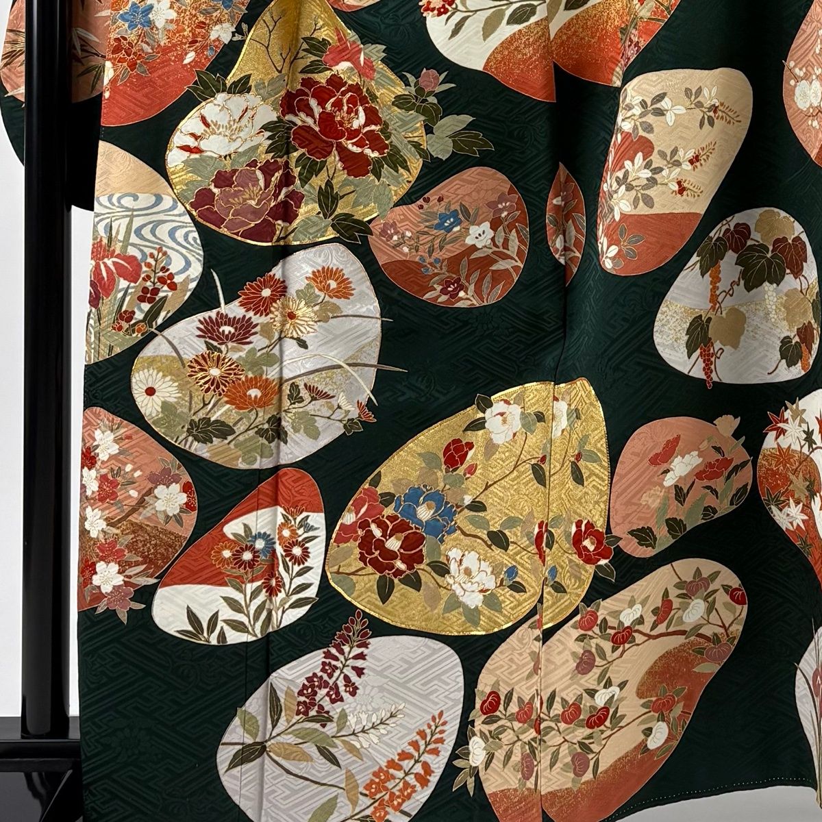 振袖 身丈163 cm 裄丈69.5 L 袷 牡丹 貝合わせ 金糸 金彩 深緑 正絹 秀品