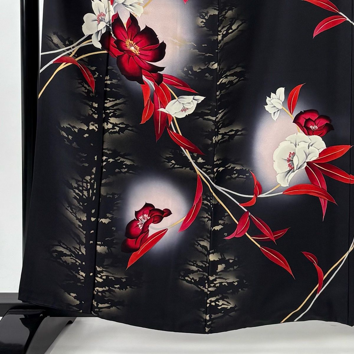 振袖 身丈161 cm 裄丈68.5 L 袷 落款 草花 シルエット ぼかし 金彩 墨色 正絹 秀品