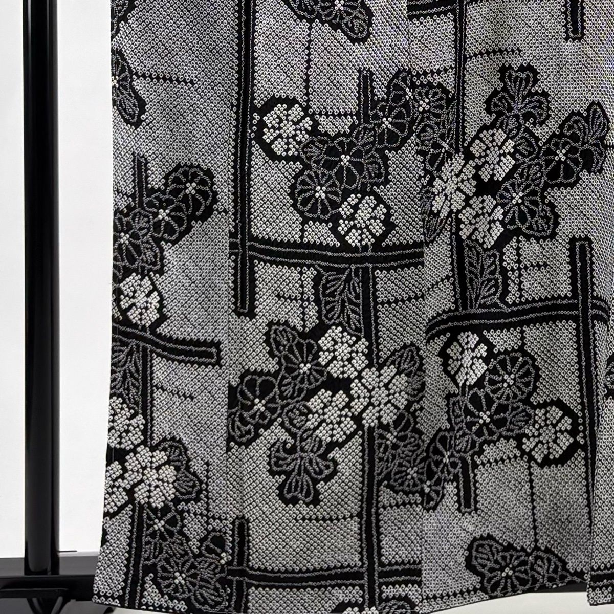 小紋 身丈159 cm 裄丈63 S 袷 菊 絞り 黒灰 正絹 秀品