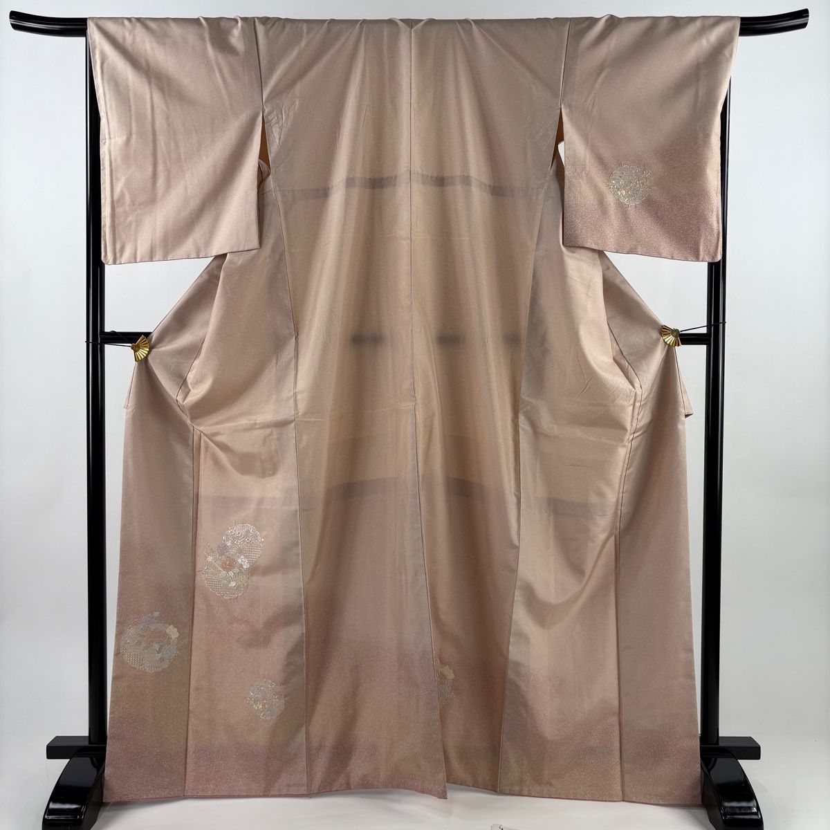 付下げ 身丈168.5 cm 裄丈67.5 L 袷 紬地 雪輪 草花 刺繍 ピンク 正絹 秀品