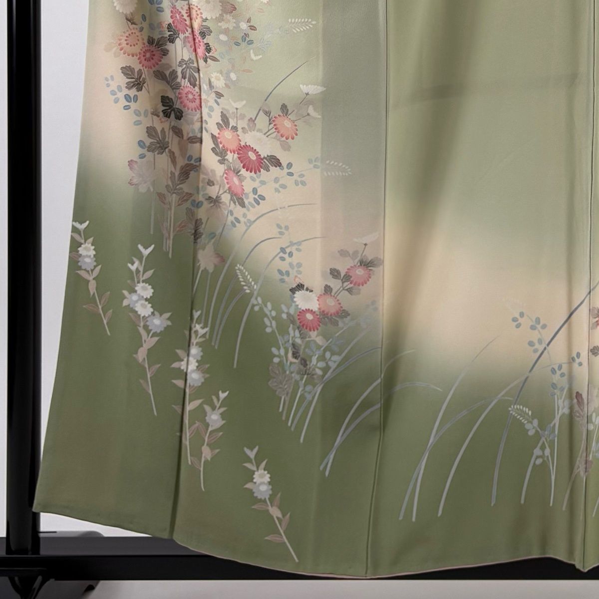 訪問着 身丈156.5 cm 裄丈62.5 S 袷 落款 菊 萩 染め分け ぼかし 薄緑 正絹 秀品