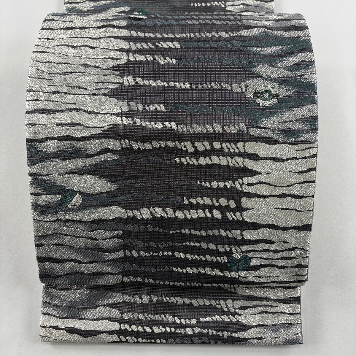 袋帯 名品 吉兵衛 落款 鈴 紐 銀糸 箔 灰色 六通 正絹