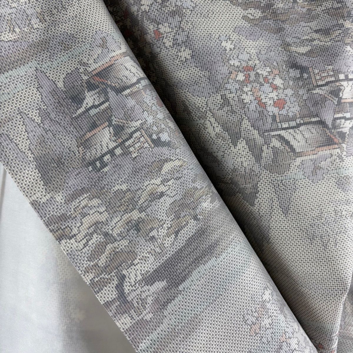  大島紬 身丈165 5 cm 裄丈67 M 袷 都喜ヱ門 証紙 風景 建物 灰白 正絹 紬 着物