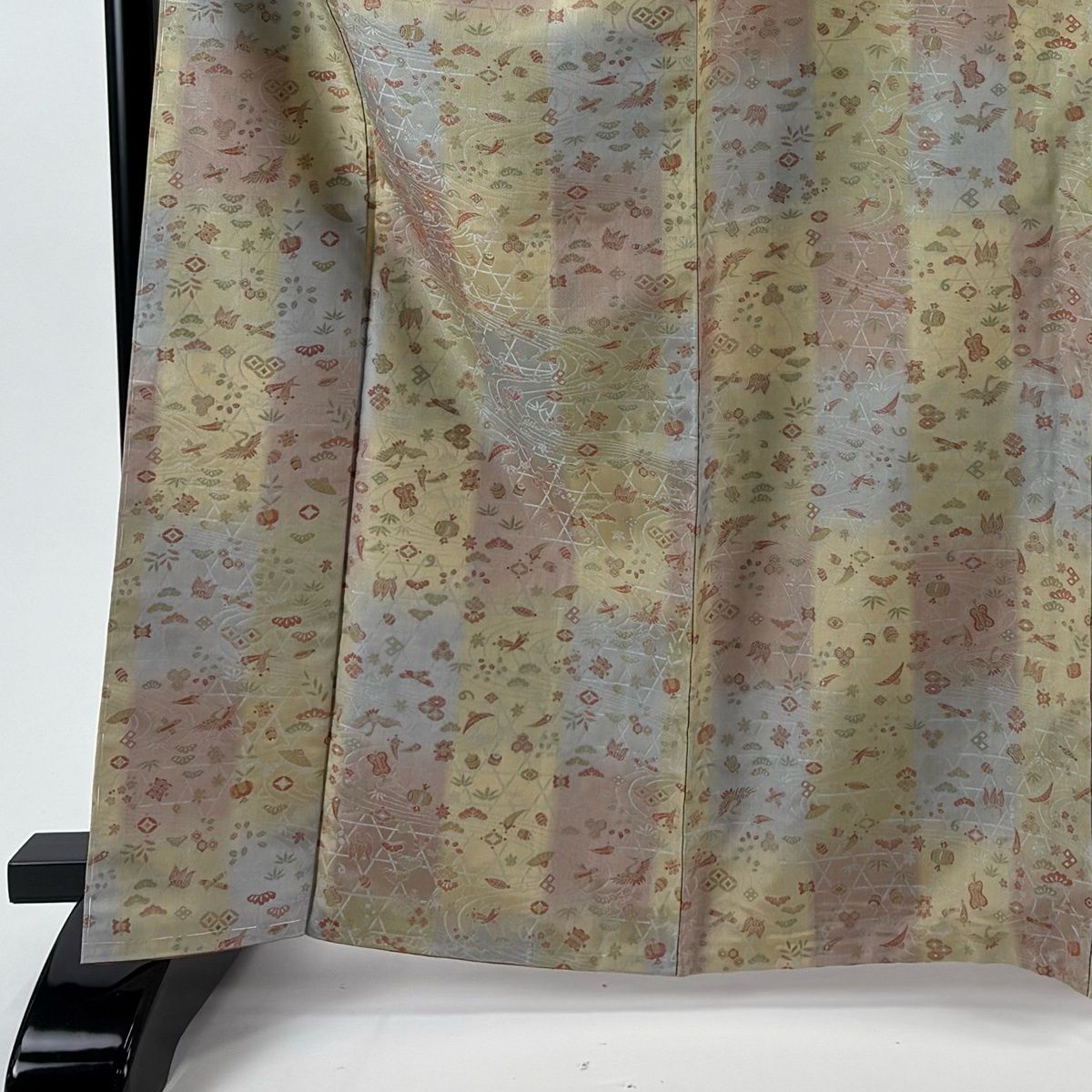 小紋 身丈166.5 cm 裄丈66.5 M 袷 能衣装 松竹梅 宝尽くし ベージュ 正絹