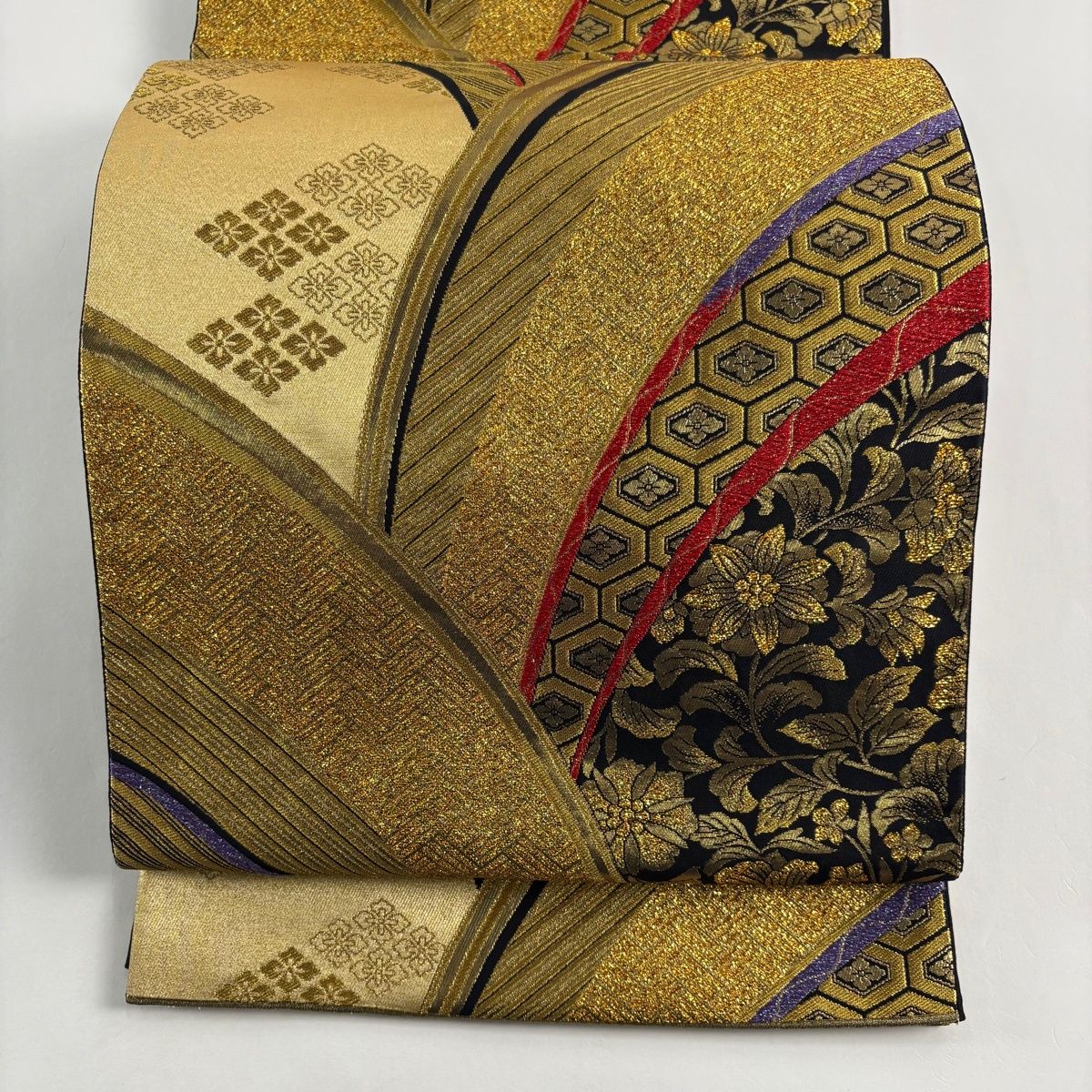 袋帯 秀品 草花 亀甲花菱 金糸 箔 金色 六通 正絹