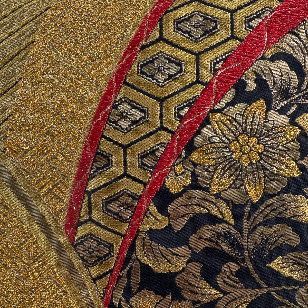 袋帯 秀品 草花 亀甲花菱 金糸 箔 金色 六通 正絹