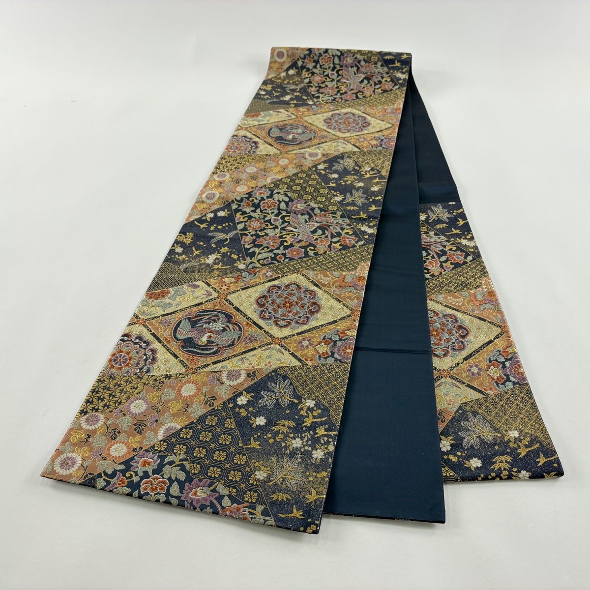 逸品＊正絹 唐織 六通柄袋帯 天井四季花文様 '萌生' 金銀糸 美品 袋帯 秀品 格天井 花鳥 金銀糸 箔 濃紺 六通 正絹 【中古】 - メルカリ