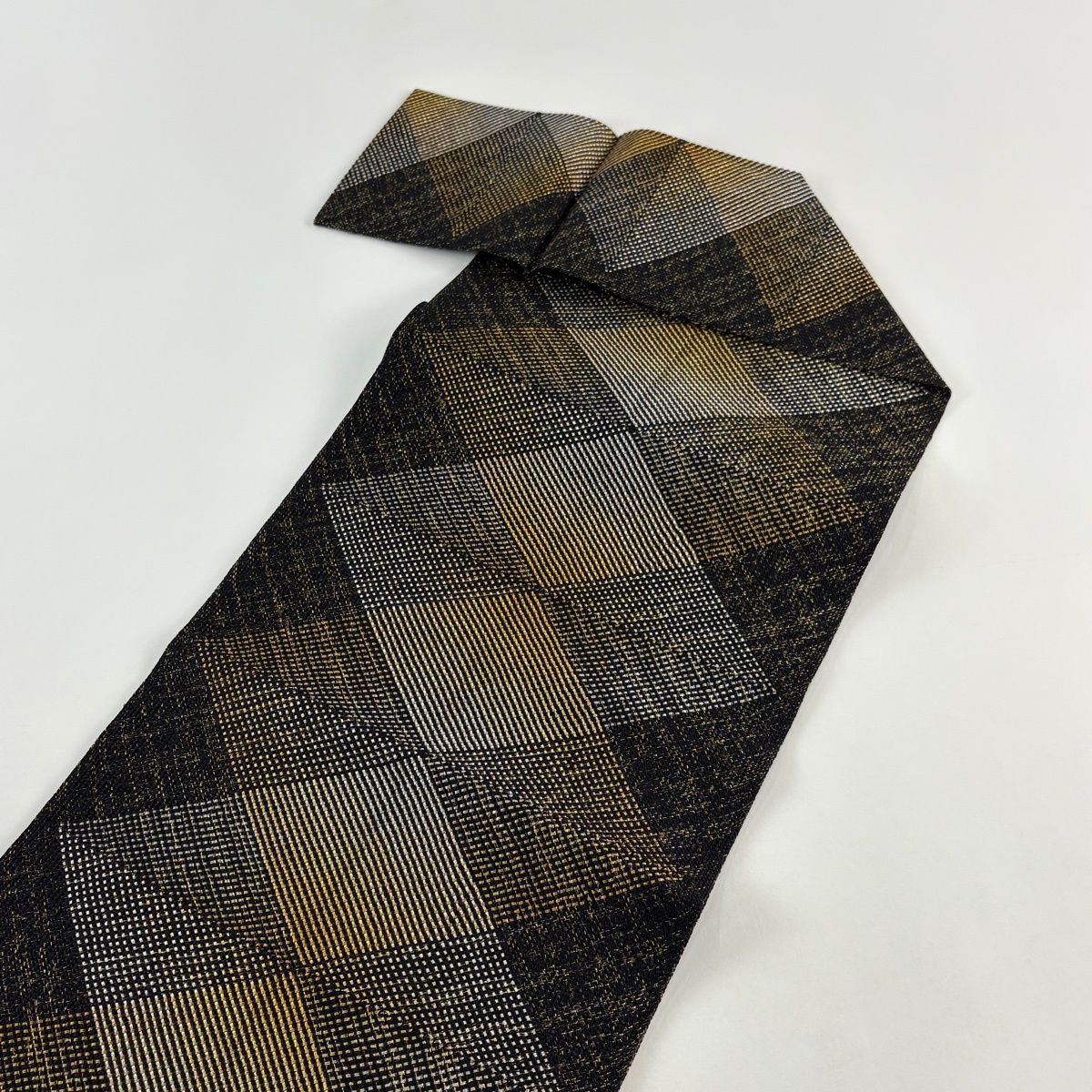 美品】 名古屋帯 秀品 八寸名古屋帯 松葉仕立て 菱文 金銀糸 組織 黒
