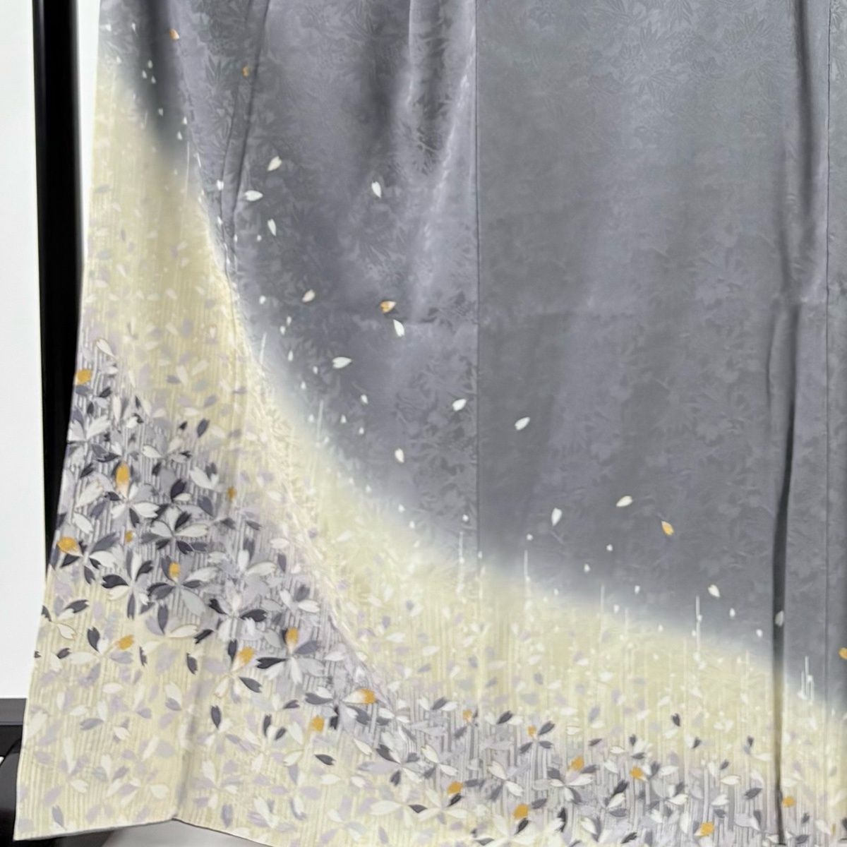 付下げ 身丈166.5 cm 裄丈68 L 袷 花びら 地紋 金銀彩 染め分け 灰色 正絹