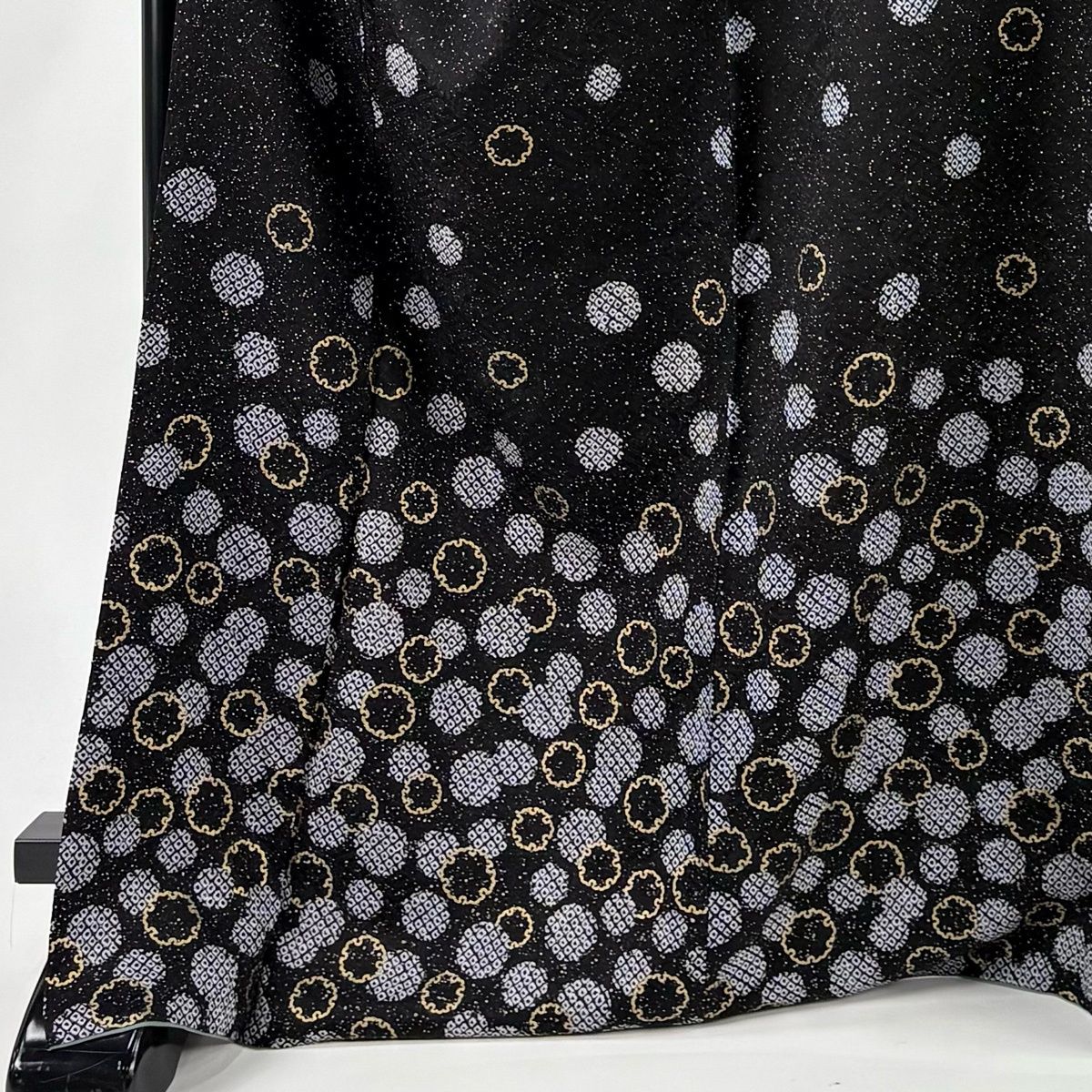 付下げ 身丈170 cm 裄丈70 L 袷 中村玉緒 落款 雪輪 丸紋 金彩 黒 正絹