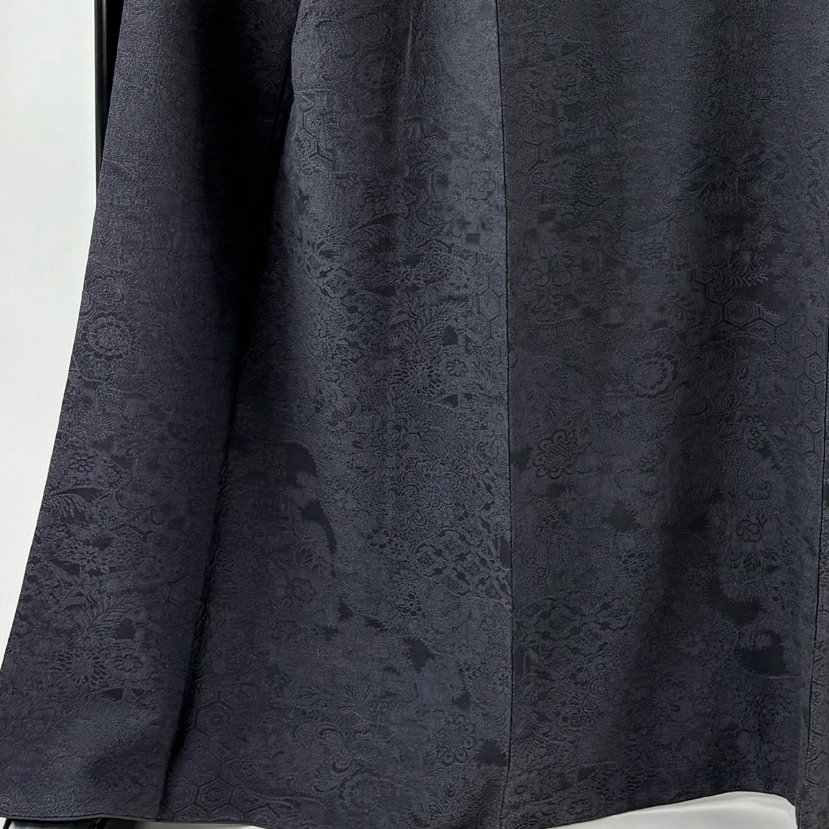 小紋 身丈167 cm 裄丈70.5 L 袷 草花 黒灰 正絹 名品