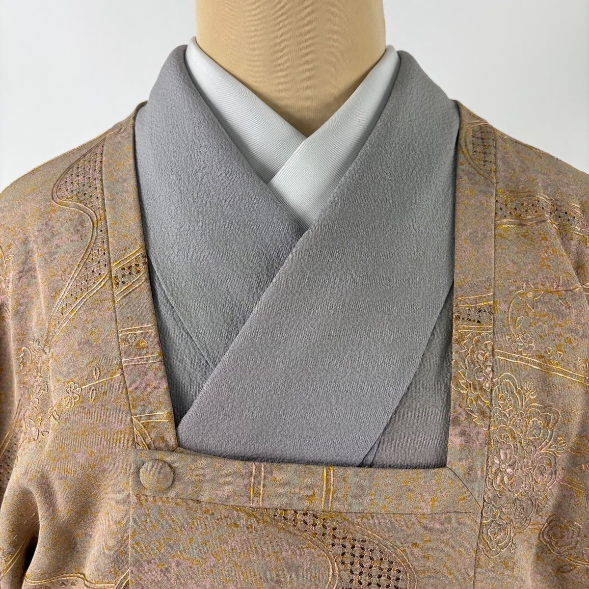  道行 身丈102.5 cm 裄丈65 M 和装コート 角衿 流水 草花 刺繍 薄茶色 正絹 名品 羽織 着物 浴衣