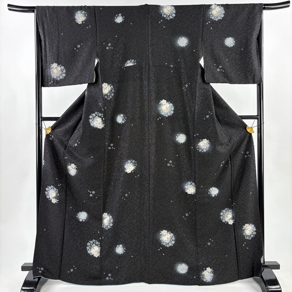 小紋 身丈168.5 cm 裄丈67 M 袷 桜 花びら 銀通し 金彩 黒 正絹