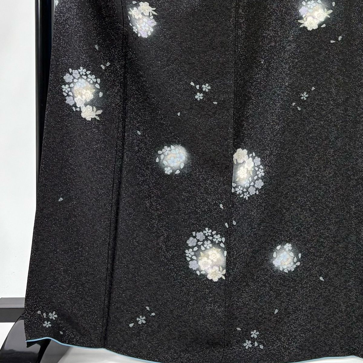 小紋 身丈168.5 cm 裄丈67 M 袷 桜 花びら 銀通し 金彩 黒 正絹