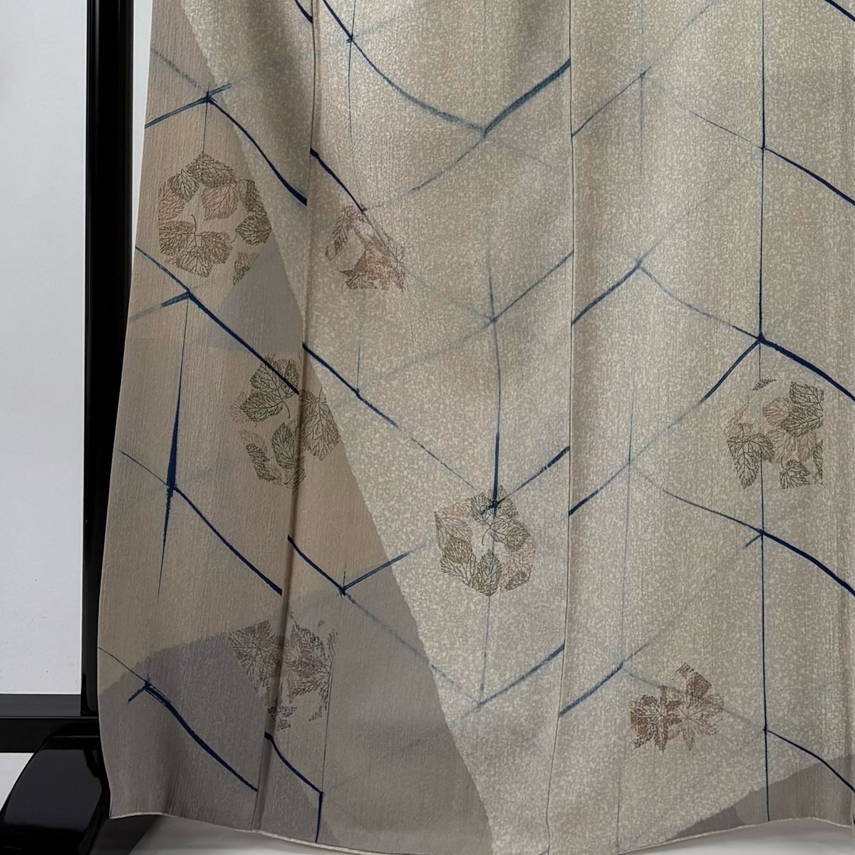 付下げ 身丈165.5 cm 裄丈68 L 袷 鈴乃屋 葉柄 幾何学模様 灰茶 正絹