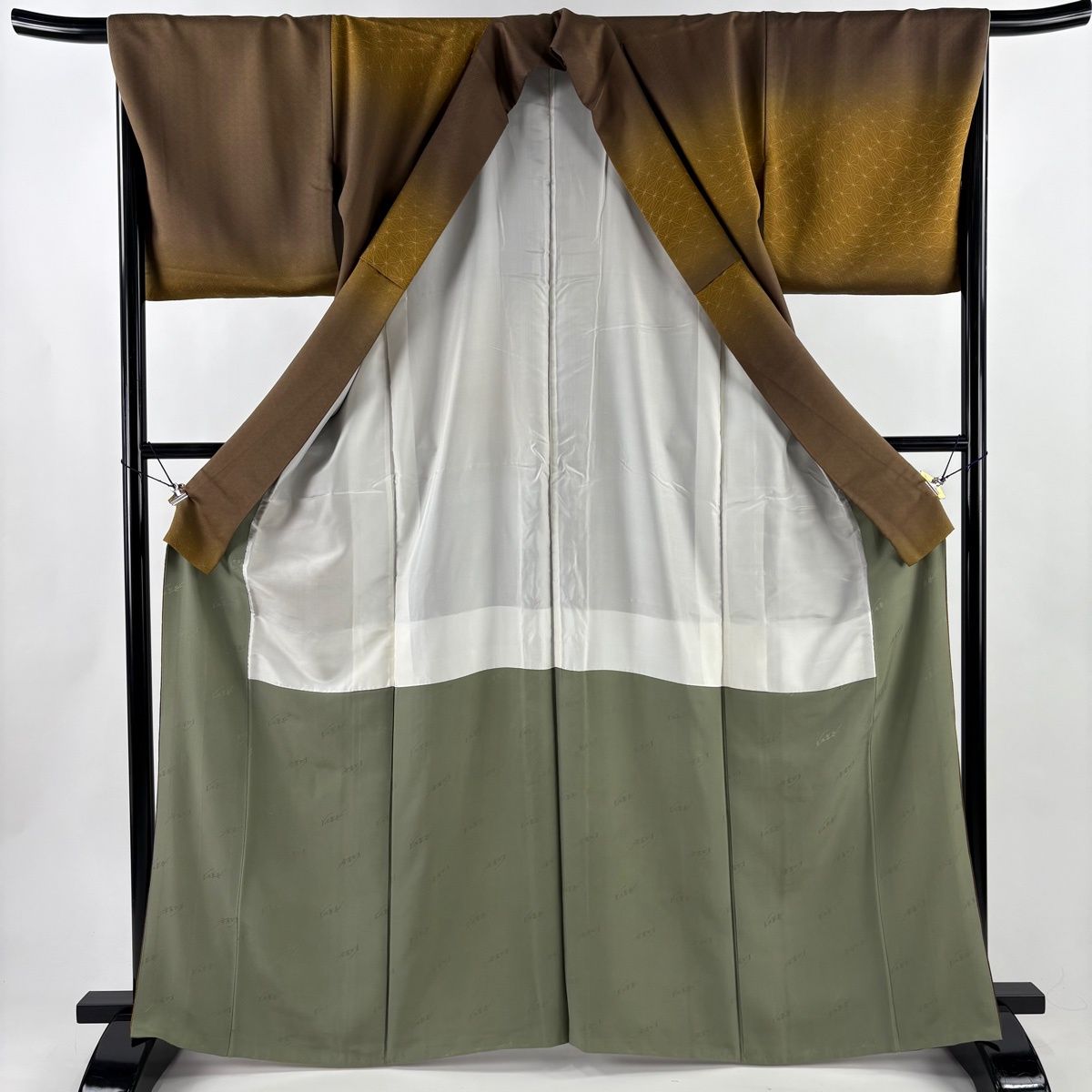  小紋 身丈166 cm 裄丈67.5 L 袷 斉藤三才 落款 変わり麻の葉 ぼかし 茶色 正絹 小紋 着物