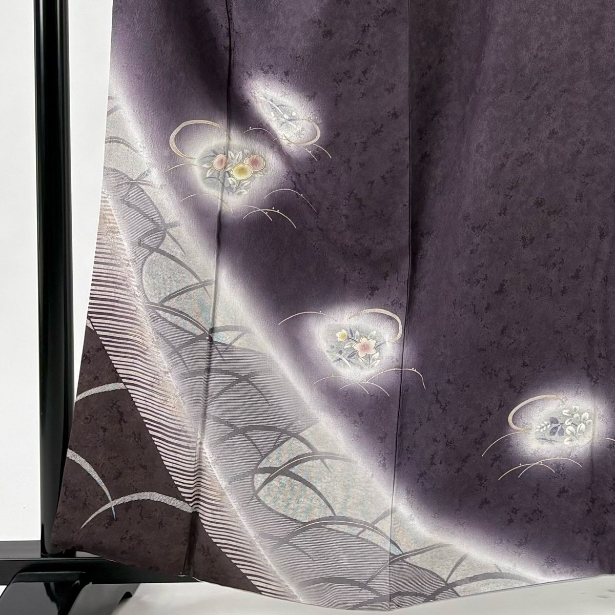 付下げ 身丈160 cm 裄丈66.5 M 袷 万寿菊 桔梗 金糸 金銀彩 紫 正絹 名品